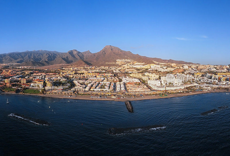 Playa de las美洲度假胜地和Playa de Fanabe海滩的航拍全景，特内里费，加那利群岛，西班牙。